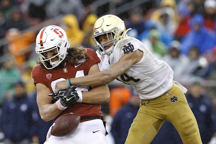 Notre Dame safety Kyle Hamilton breaks up pass